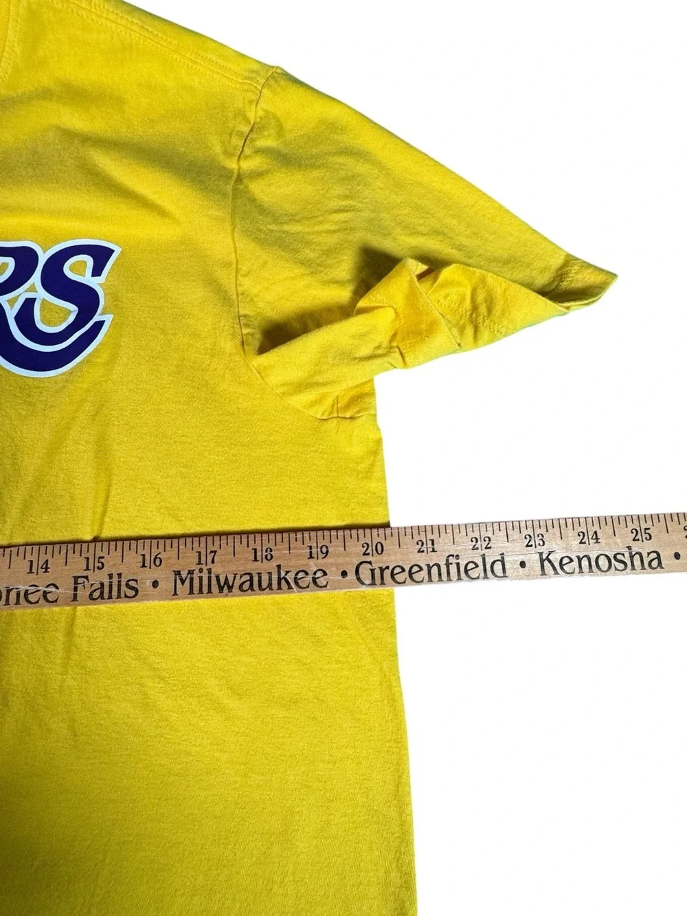 Nike LeBron James #6 Los Angeles Lakers NBA T-Shirt Men's Medium Yellow Tee